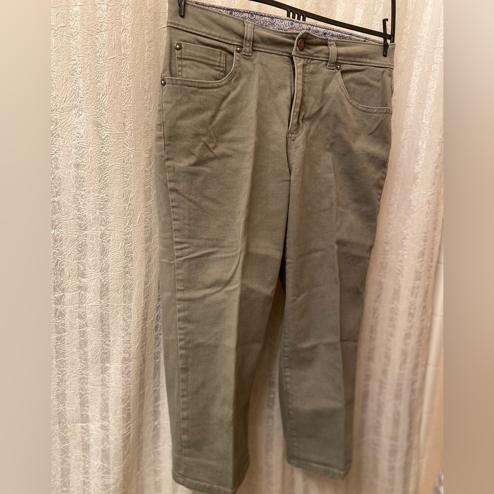 IZOD khaki green pants. Size 10.